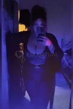Independent Escort Big Red - Wellington Central 7
