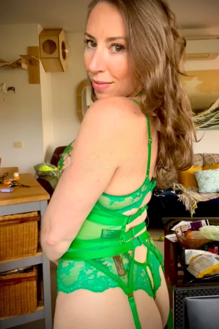 Independent Anna Banks - 0406874885 2