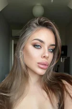 Mia - 723189681 5
