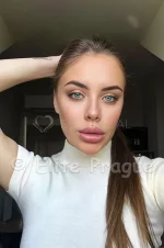 Mia - 723189681 7